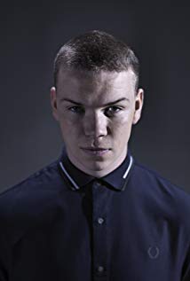 How tall is Will Poulter?